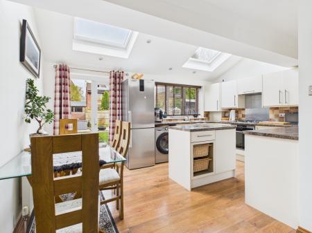 3 bedroom Detached house for sale in Broadhurst Grove, Lychpit, Basingstoke, RG24