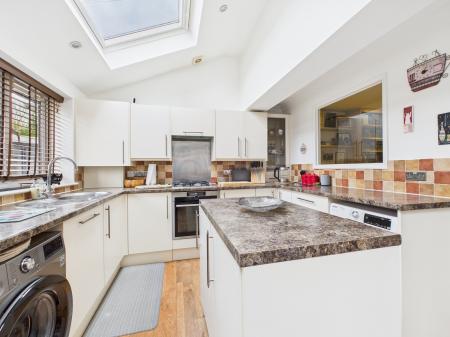 3 bedroom Detached house for sale in Broadhurst Grove, Lychpit, Basingstoke, RG24