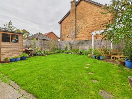 3 bedroom Detached house for sale in Burydown Mead, Basingstoke, RG25