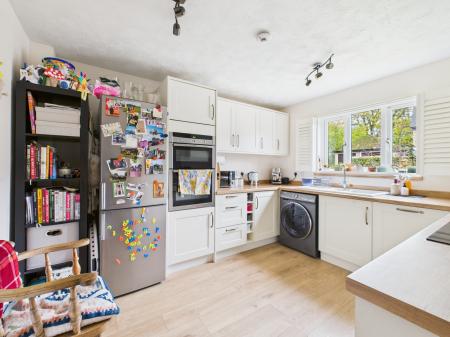 3 bedroom Detached house for sale in Burydown Mead, Basingstoke, RG25