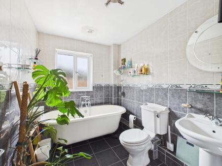 3 bedroom Detached house for sale in Burydown Mead, Basingstoke, RG25