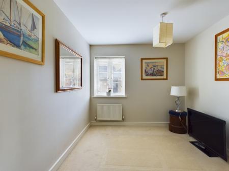 4 bedroom Detached house for sale in Cleeve Road, Basingstoke, RG24