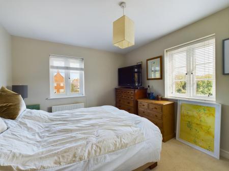 4 bedroom Detached house for sale in Cleeve Road, Basingstoke, RG24