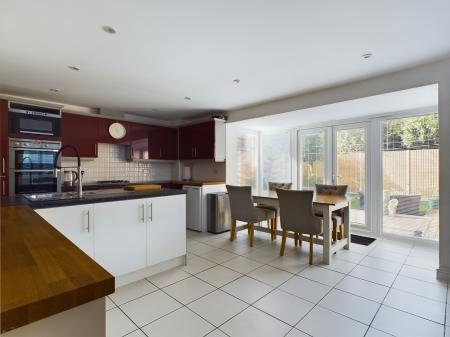 4 bedroom Detached house for sale in Cleeve Road, Basingstoke, RG24