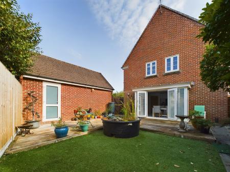 4 bedroom Detached house for sale in Cleeve Road, Basingstoke, RG24