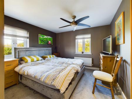 4 bedroom Detached house for sale in Cleeve Road, Basingstoke, RG24