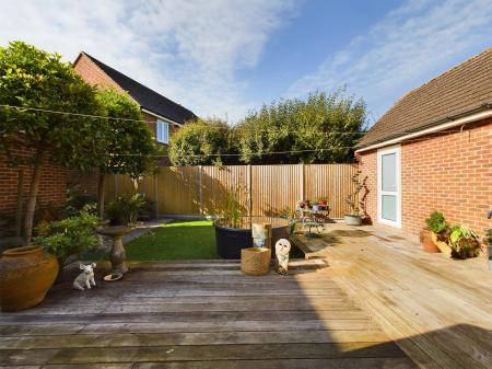 4 bedroom Detached house for sale in Cleeve Road, Basingstoke, RG24