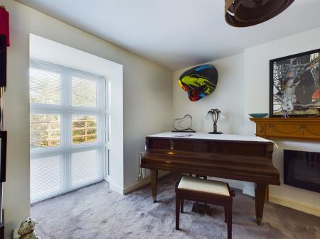 4 bedroom Detached house for sale in Cleeve Road, Basingstoke, RG24