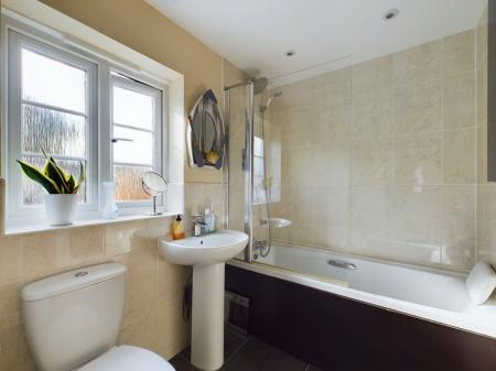 4 bedroom Detached house for sale in Cleeve Road, Basingstoke, RG24