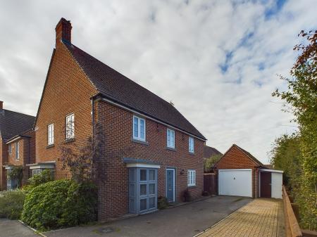 4 bedroom Detached house for sale in Cleeve Road, Basingstoke, RG24