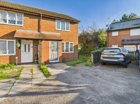 2 bedroom Terraced House for sale in Cropmark Way, Basingstoke, RG22