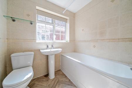 4 bedroom Detached house for sale in Cumberland Avenue, Basingstoke, RG22