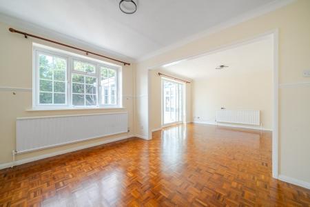 4 bedroom Detached house for sale in Cumberland Avenue, Basingstoke, RG22