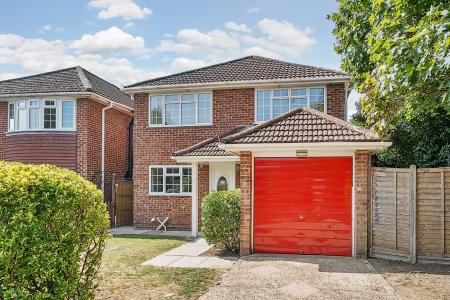 4 bedroom Detached house for sale in Cumberland Avenue, Basingstoke, RG22