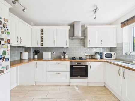 3 bedroom Semi-detached house for sale in Cyprus Road, Hatch Warren, Basingstoke, RG22