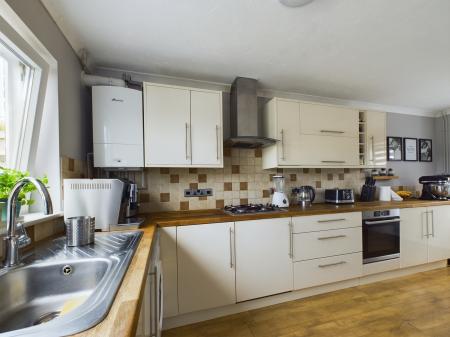 3 bedroom End of terrace house for sale in Damsel Path, Basingstoke, RG21