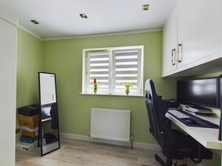 3 bedroom End of terrace house for sale in Damsel Path, Basingstoke, RG21