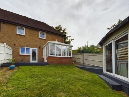 3 bedroom End of terrace house for sale in Damsel Path, Basingstoke, RG21