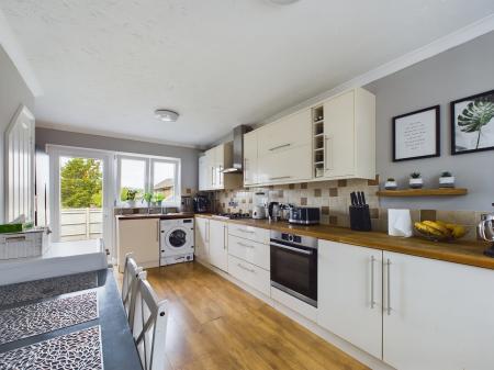 3 bedroom End of terrace house for sale in Damsel Path, Basingstoke, RG21