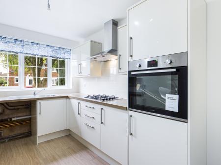 2 bedroom Ground floor maisonette for sale in Devonshire Place, Basingstoke, RG21