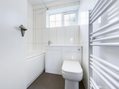 2 bedroom Ground floor maisonette for sale in Devonshire Place, Basingstoke, RG21