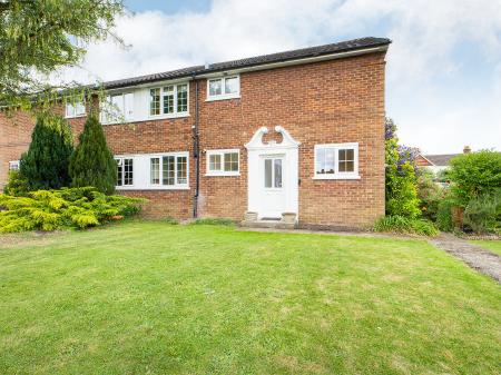 2 bedroom Ground floor maisonette for sale in Devonshire Place, Basingstoke, RG21