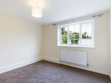 2 bedroom Ground floor maisonette for sale in Devonshire Place, Basingstoke, RG21