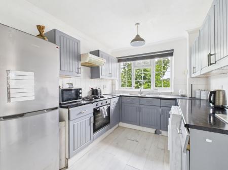 2 bedroom Maisonette for sale in Devonshire Place, Basingstoke, RG21