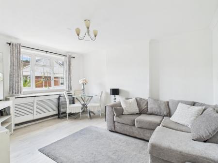 2 bedroom Maisonette for sale in Devonshire Place, Basingstoke, RG21