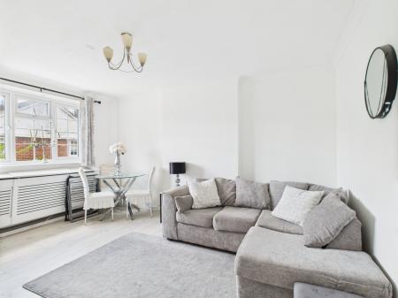 2 bedroom Maisonette for sale in Devonshire Place, Basingstoke, RG21