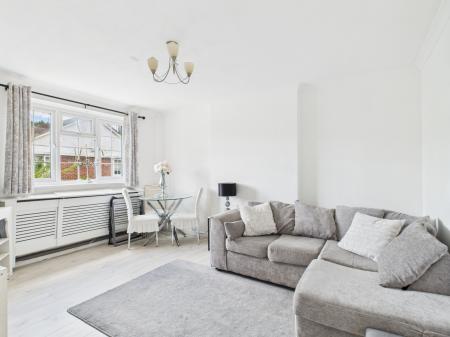 2 bedroom Maisonette for sale in Devonshire Place, Basingstoke, RG21