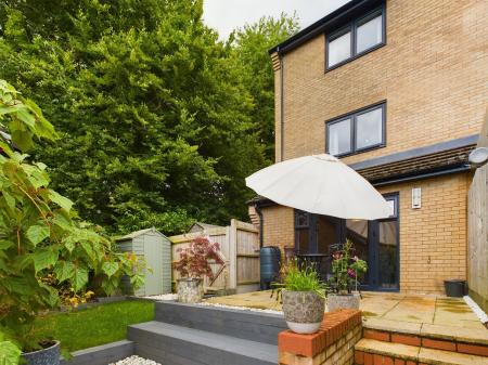 4 bedroom End of terrace house for sale in Divot Way, Basingstoke, RG24