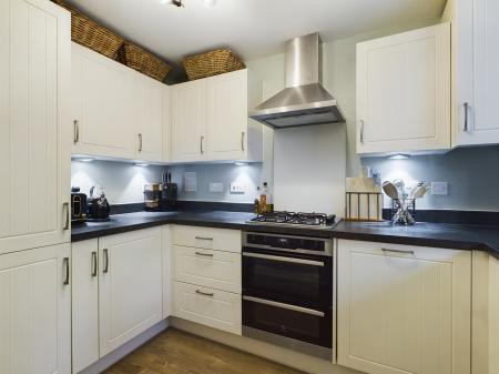 4 bedroom End of terrace house for sale in Divot Way, Basingstoke, RG24