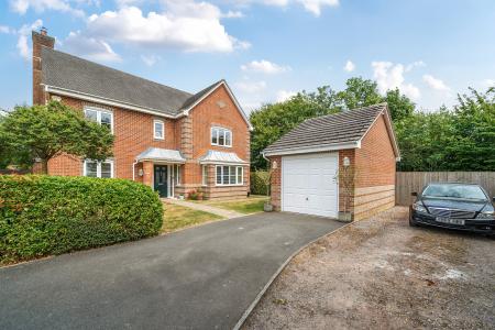 5 bedroom Detached house for sale in Dorset Crescent, Basingstoke, RG22