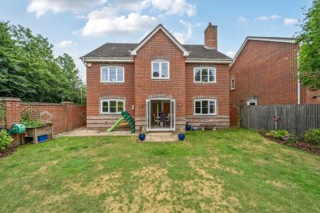 5 bedroom Detached house for sale in Dorset Crescent, Basingstoke, RG22