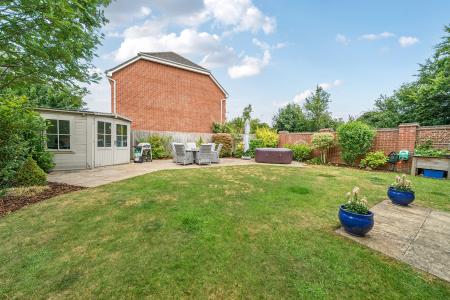 5 bedroom Detached house for sale in Dorset Crescent, Basingstoke, RG22