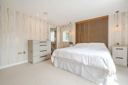 5 bedroom Detached house for sale in Dorset Crescent, Basingstoke, RG22