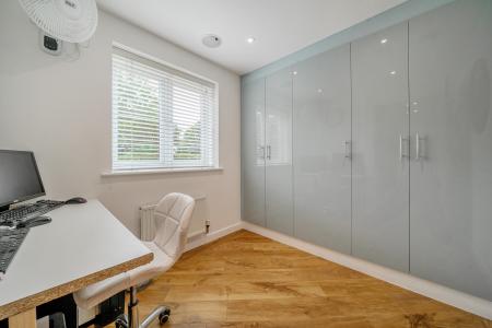 5 bedroom Detached house for sale in Dorset Crescent, Basingstoke, RG22