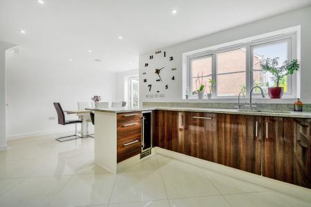 5 bedroom Detached house for sale in Dorset Crescent, Basingstoke, RG22