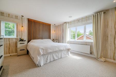 5 bedroom Detached house for sale in Dorset Crescent, Basingstoke, RG22