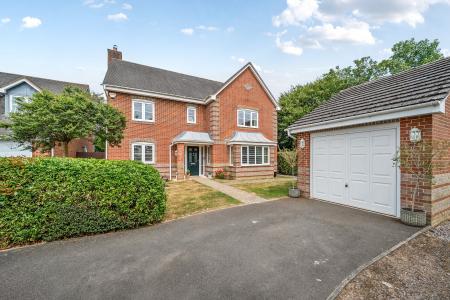 5 bedroom Detached house for sale in Dorset Crescent, Basingstoke, RG22