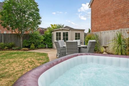 5 bedroom Detached house for sale in Dorset Crescent, Basingstoke, RG22