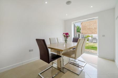 5 bedroom Detached house for sale in Dorset Crescent, Basingstoke, RG22