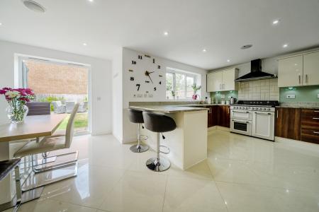 5 bedroom Detached house for sale in Dorset Crescent, Basingstoke, RG22