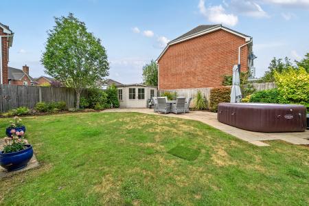 5 bedroom Detached house for sale in Dorset Crescent, Basingstoke, RG22