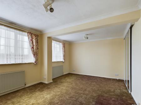 4 bedroom Detached house for sale in Dove Close, Kempshott, Basingstoke, RG22