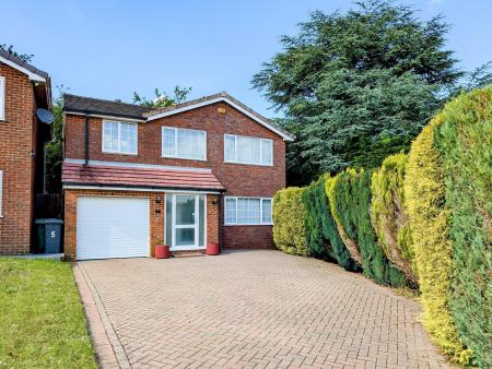 4 bedroom Detached house for sale in Dove Close, Kempshott, Basingstoke, RG22