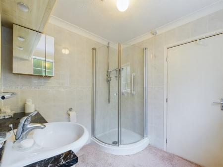 4 bedroom Detached house for sale in Dove Close, Kempshott, Basingstoke, RG22