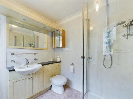 4 bedroom Detached house for sale in Dove Close, Kempshott, Basingstoke, RG22