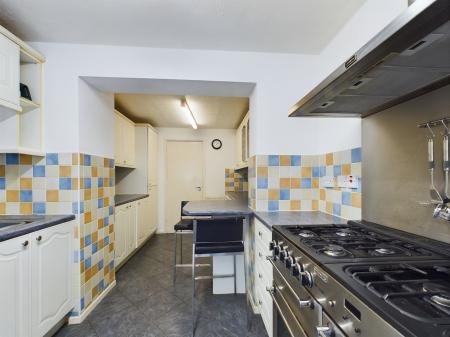 4 bedroom Detached house for sale in Dove Close, Kempshott, Basingstoke, RG22